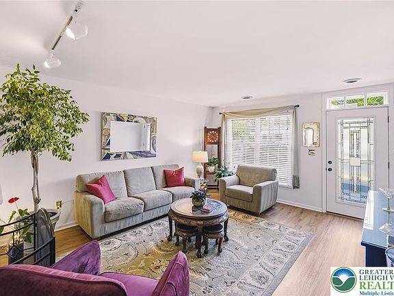 5th image of 124 Brookfield Dr