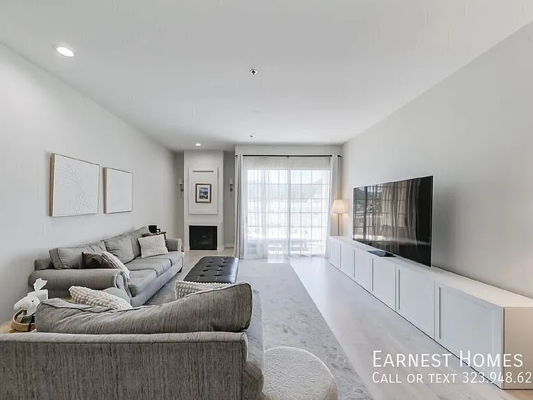 4348 Mammoth Ave #303 — Photo 1