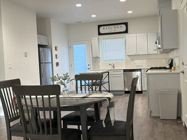 425 Leland Dr — Photo 8