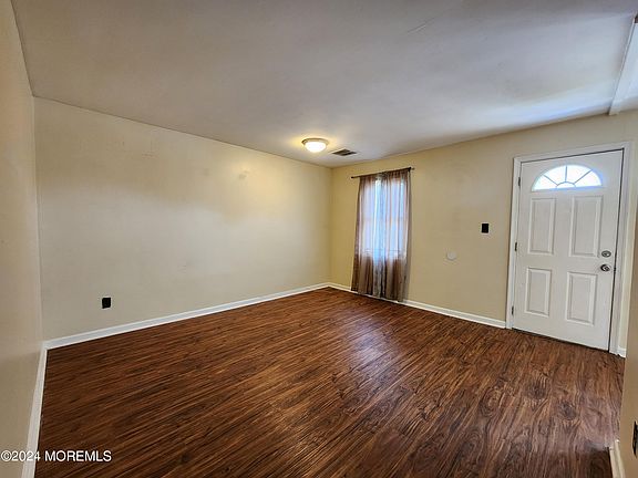 5th image of 11 Lincoln Ave