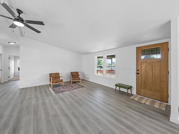 5th image of 70 SE Darrell Ave