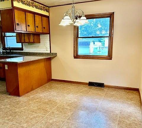 4th image of 703 W Rustic St
