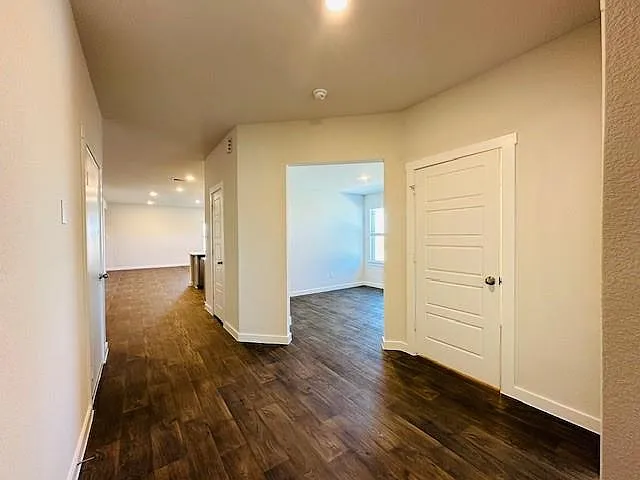 4 bed, 2.0 bath, 2034 sqft, $2,095 — Photo 4