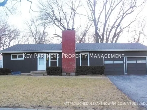 7132 Newton Dr, Overland Park, KS 66204