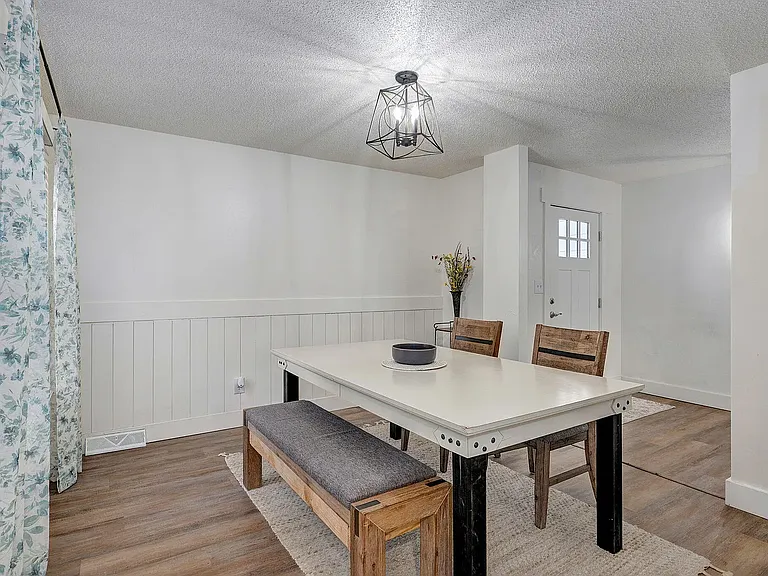 4094 S Eaton Ave — Photo 4