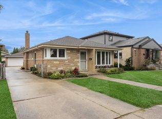 8032 N Wisner St, Niles, IL 60714