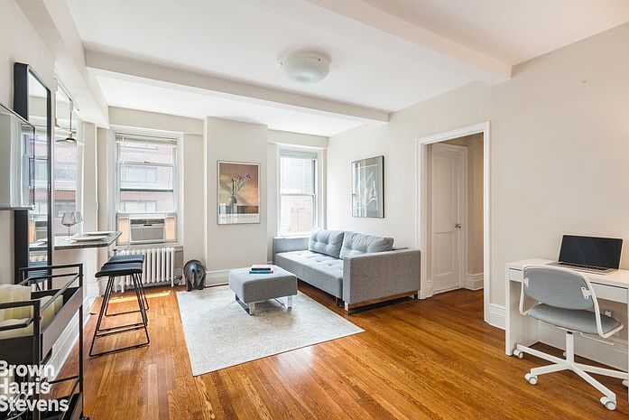1st image of 325 W 45th St #204/5