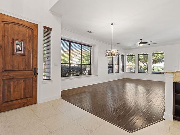 5th image of 306 Enclave Circle