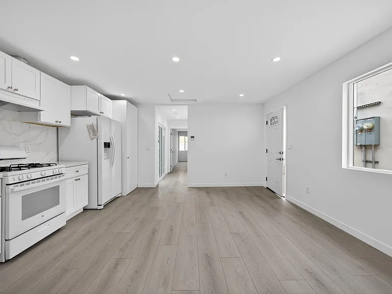 1316 1/2 Carlton Dr — Photo 13