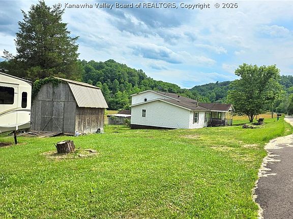 2nd image of 1175 Creston Rd