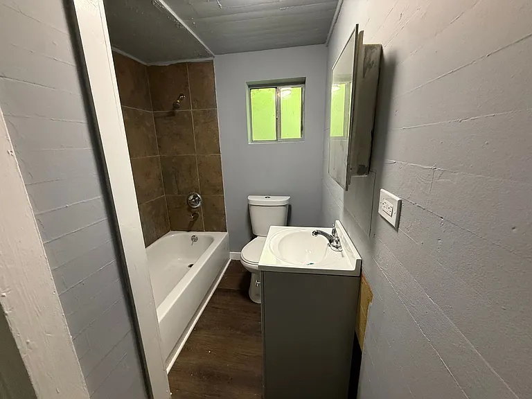215 Smith St NE — Photo 6