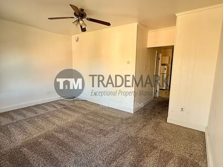 154 E Walnut St #6 — Photo 1