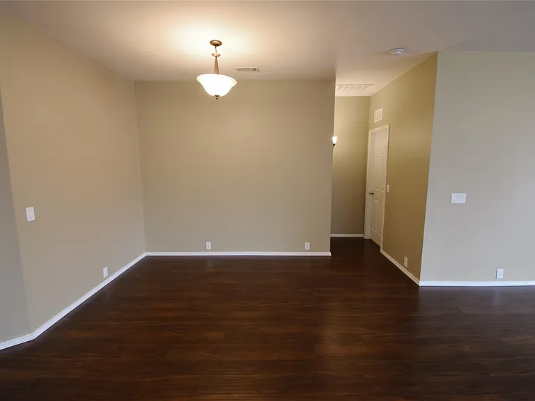 1006 Abigail Dr — Photo 9