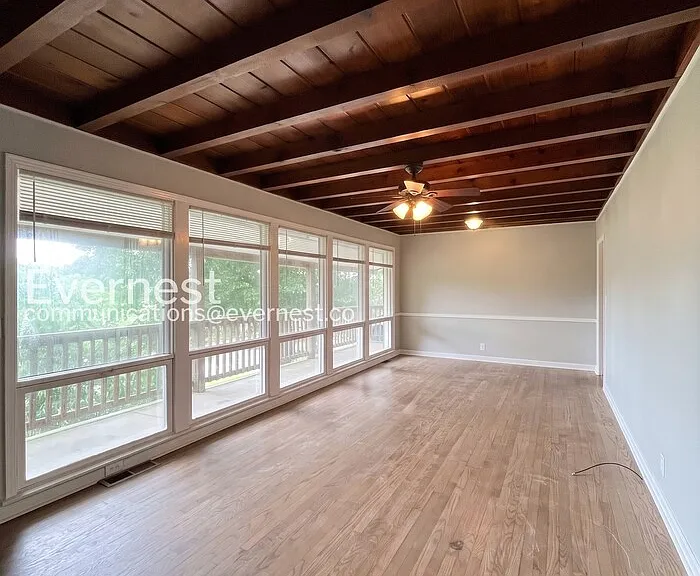 405 Cedarvalley Dr — Photo 10