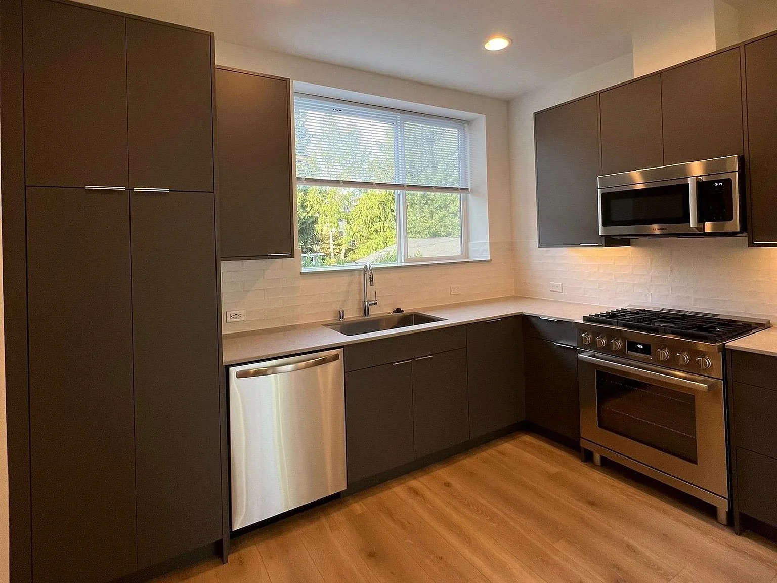 2 bed, 1200 sqft, $3,200 — Photo 4