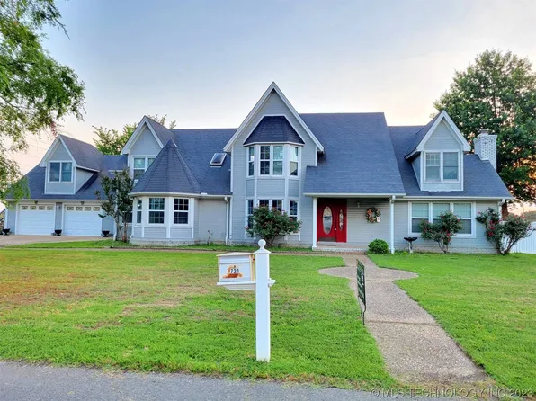 721 S Fryar Dr, Sallisaw, OK 74955