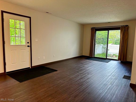 5th image of 240 Deepwood Dr