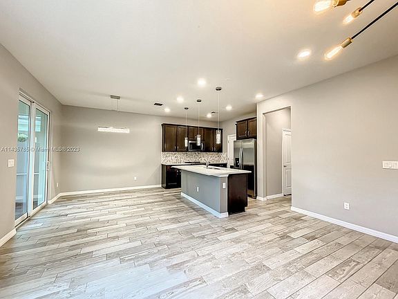 3rd image of 1586 Myrtle Oak Ter