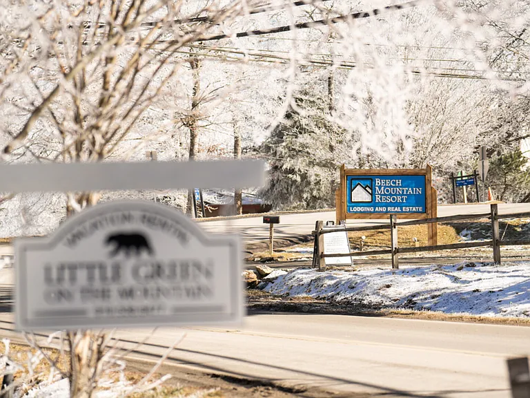 Beech Mountain Pkwy — Photo 4