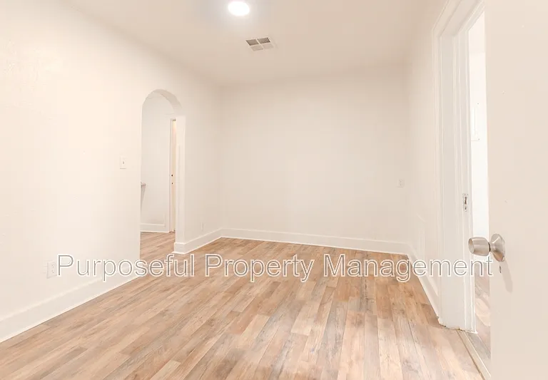 1609 NE 18th St — Photo 8