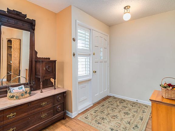 4th image of 1177 Bay Dr E