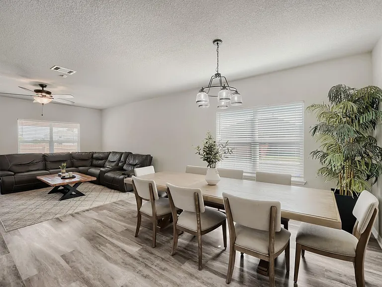 141 Marienfeld Ln — Photo 12