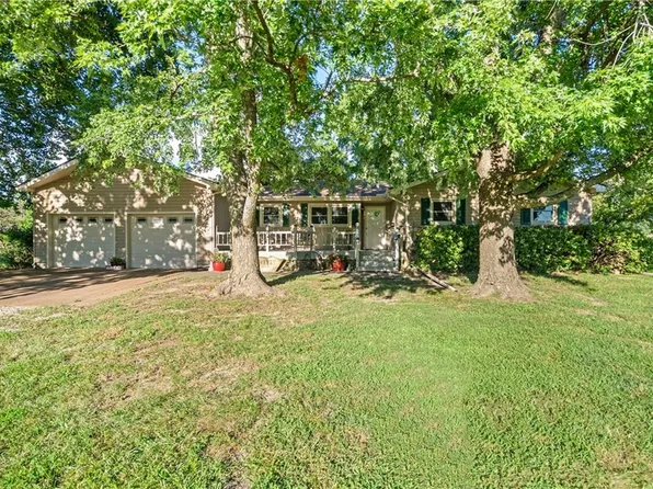 106 S Hazen St, Erie, KS 66733