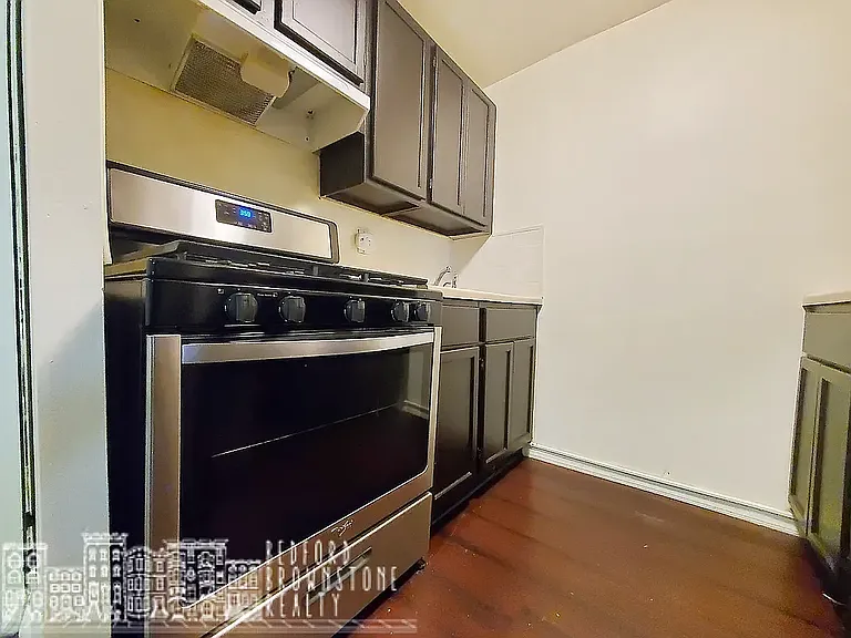 600 Pacific St #1 — Photo 2