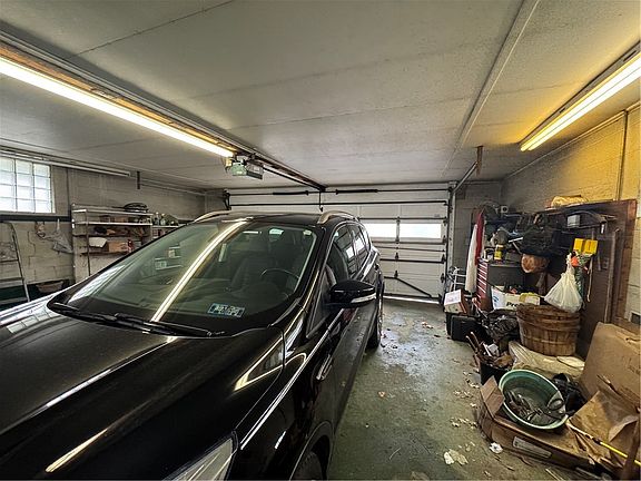 3rd image of 908 Franklin St