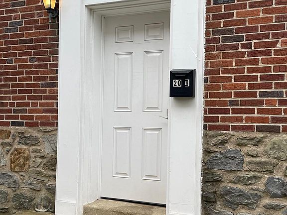 2nd image of 20 Greenhill Rd APT B