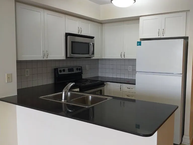 1070 Sheppard Ave W #1207 — Photo 3
