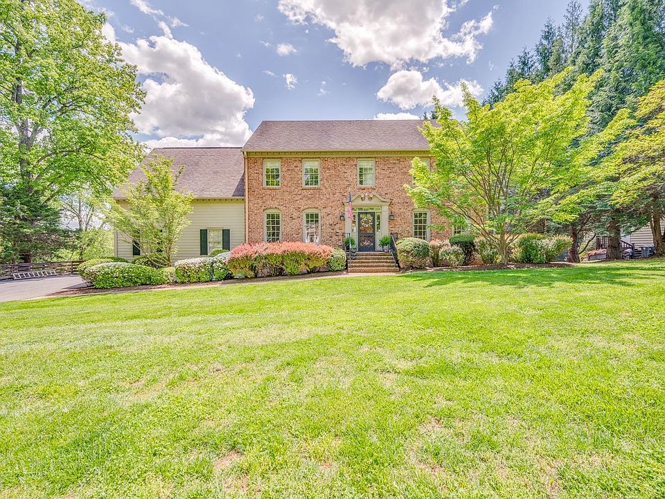 1st image of 105 Carters Grove Ln