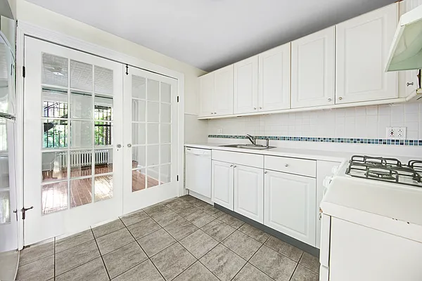 Rented by Compass | media 22