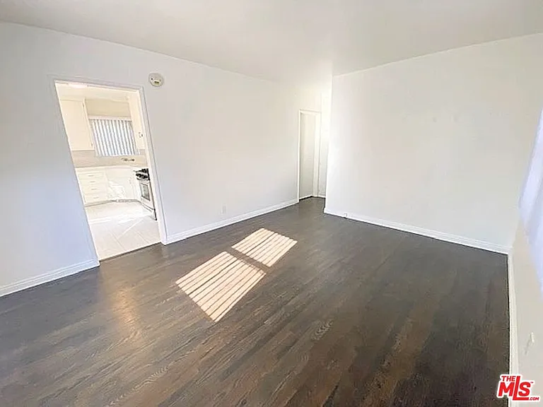 345 Burchett St — Photo 3