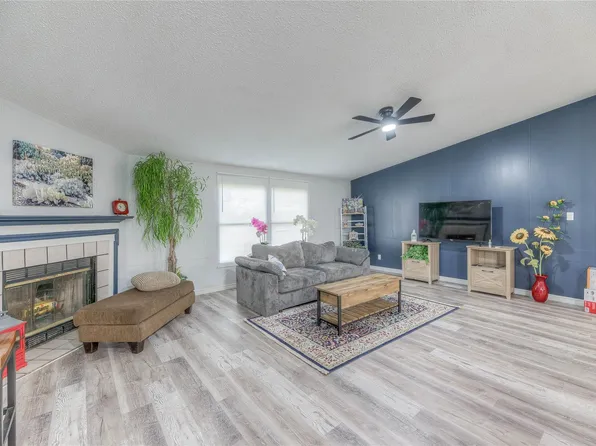 17709 Pine View Dr, Conroe, TX 77302