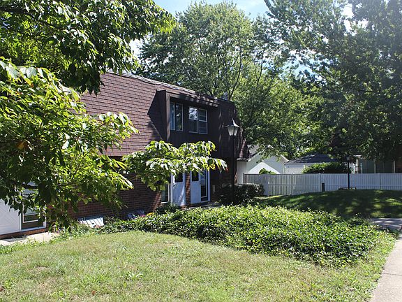 2nd image of 308 Bryn Mawr St