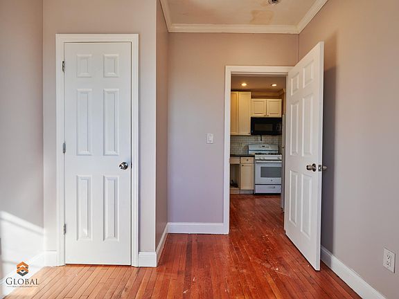 5th image of 900 E 213th St #2R