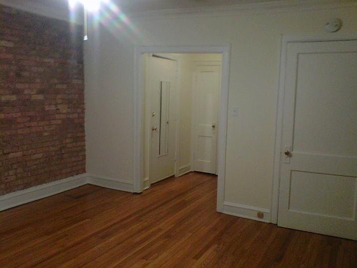 1st image of 938 W Oakdale Ave APT 3N