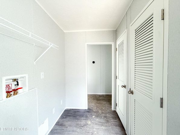 785 Pilot Mountain Rd, Sunbright, TN 37872