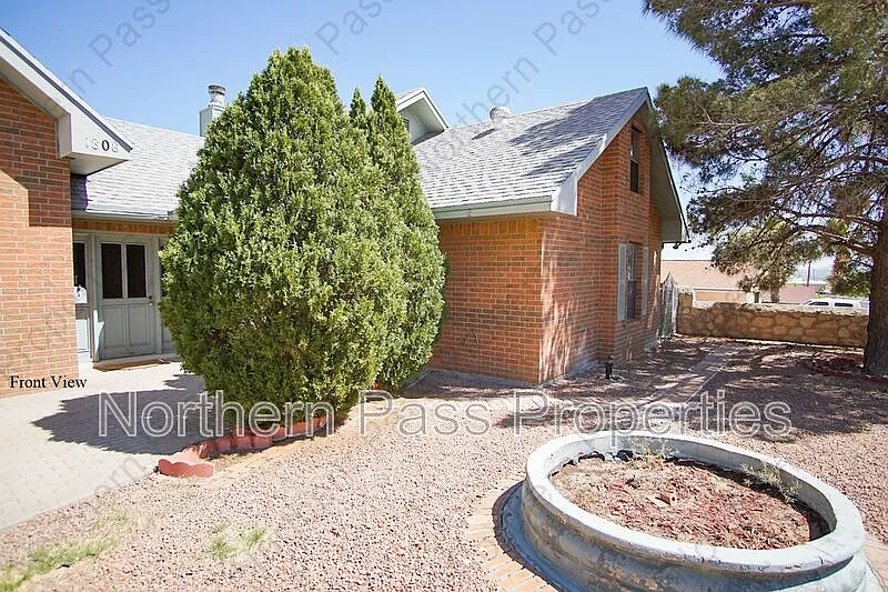 2 bed, 2.0 bath, 1951 sqft, $1,490 — Photo 1