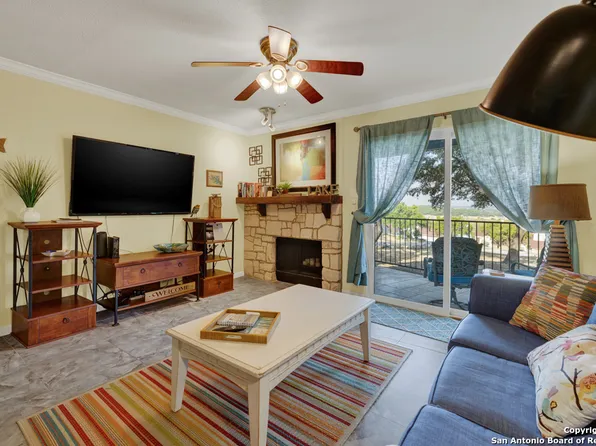 1603 Parkview APT D1, Canyon Lake, TX 78133