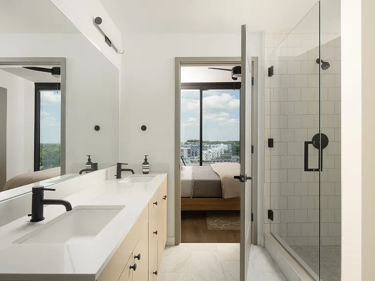 Emmi Midtown — Photo 20