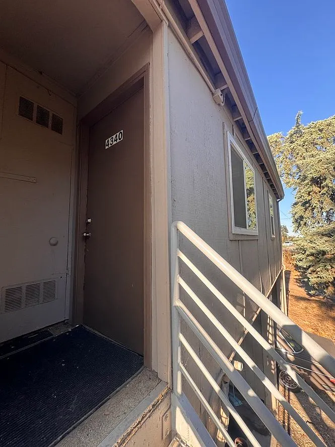2 bed, 850 sqft, $1,465 — Photo 2