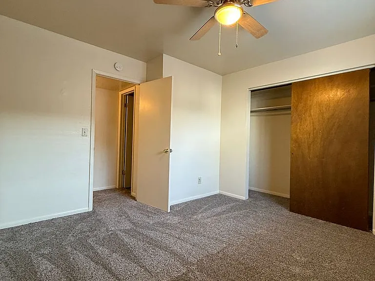 301 W Merritt St — Photo 8