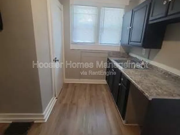 1451 W 34th St — Photo 10