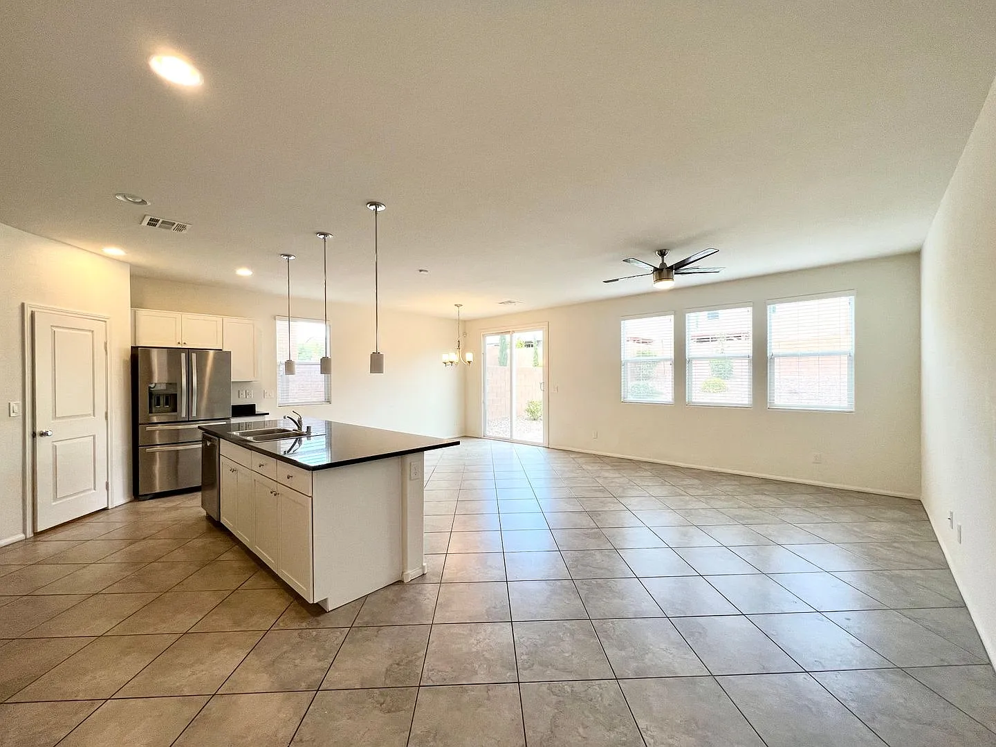 Welcome to this stunning 5-bedroom, 3-bathroom home with 1 bedroom and bath down — Photo 4