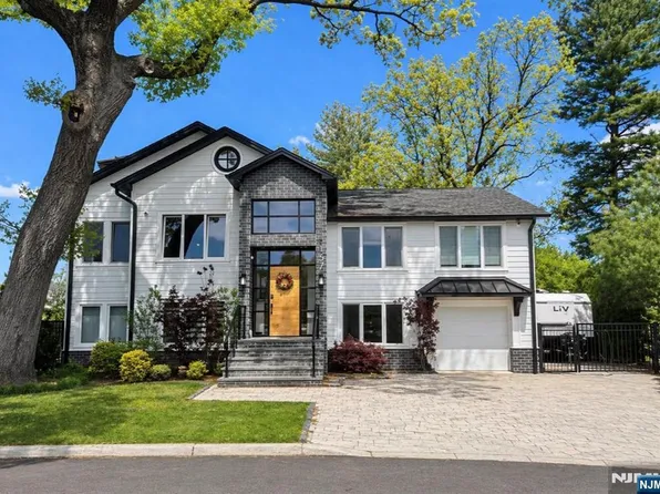 157 Atkins Ter, East Rutherford, NJ 07073