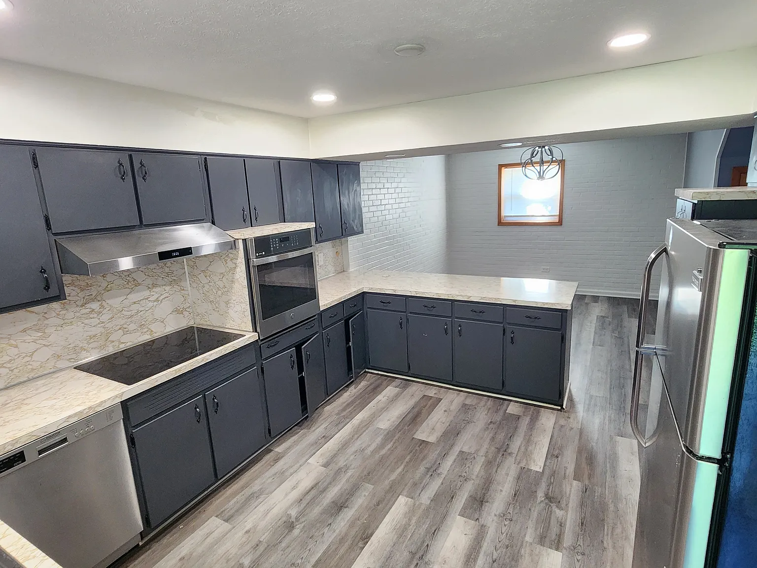 4 bed, 2.5 bath, 2080 sqft, $2,100 — Photo 1