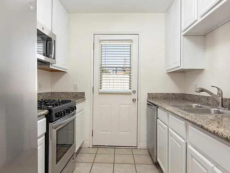1501 S 40th St #A — Photo 10