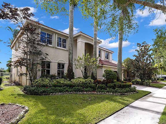 2nd image of 713 Nandina Drive